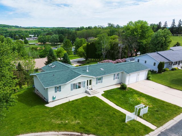 327 Parkside Drive SE, Preston, MN 55965