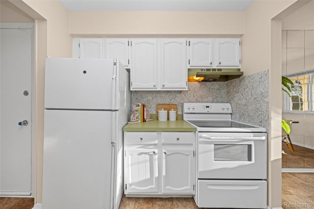 22592 Masonic Boulevard, St. Clair Shores, MI 48082