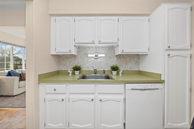 22592 Masonic Boulevard, St. Clair Shores, MI 48082