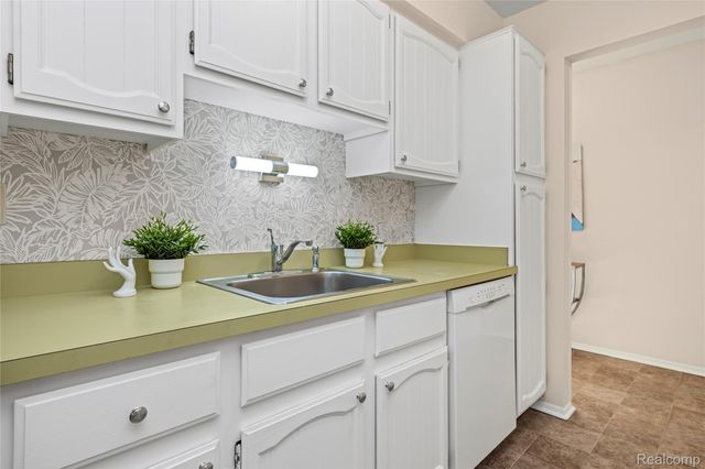 22592 Masonic Boulevard, St. Clair Shores, MI 48082