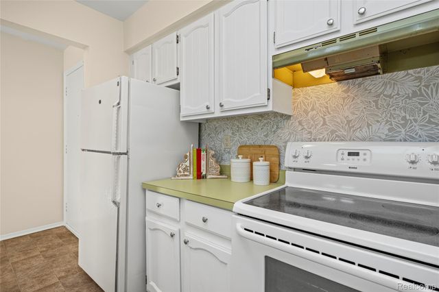 22592 Masonic Boulevard, St. Clair Shores, MI 48082