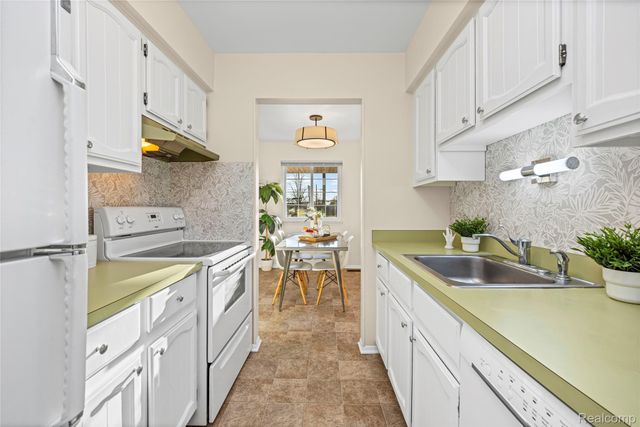 22592 Masonic Boulevard, St. Clair Shores, MI 48082