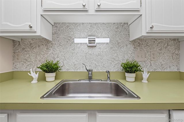 22592 Masonic Boulevard, St. Clair Shores, MI 48082