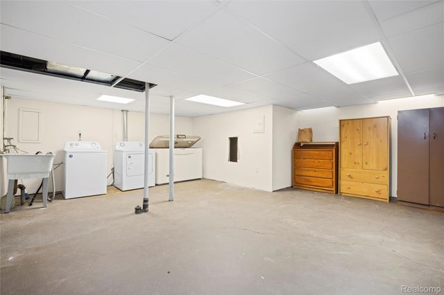 22592 Masonic Boulevard, St. Clair Shores, MI 48082