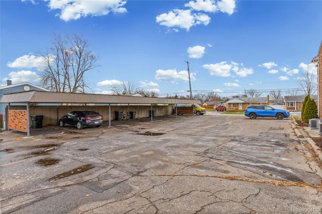 22592 Masonic Boulevard, St. Clair Shores, MI 48082