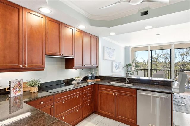 455 Cove Tower DR 303, Naples, FL 34110