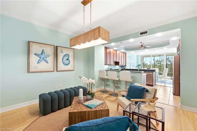 455 Cove Tower DR 303, Naples, FL 34110