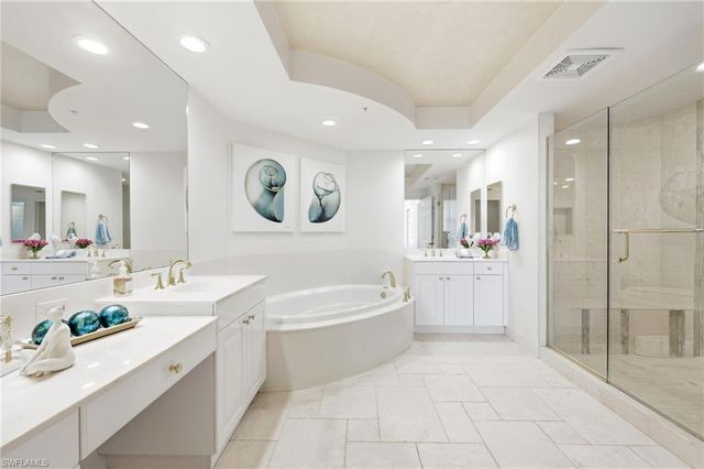 455 Cove Tower DR 303, Naples, FL 34110