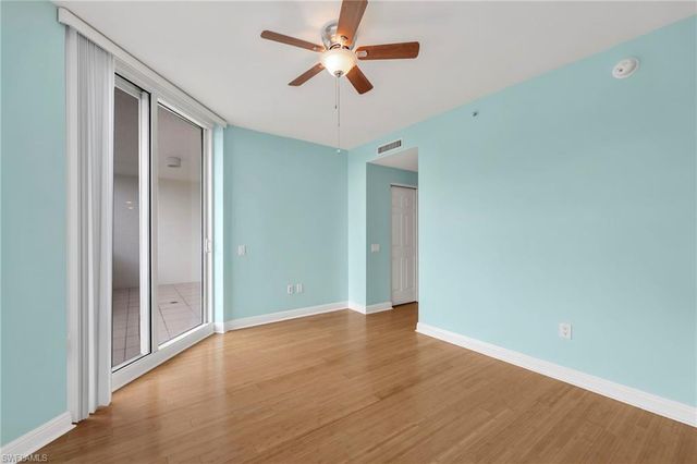 455 Cove Tower DR 303, Naples, FL 34110