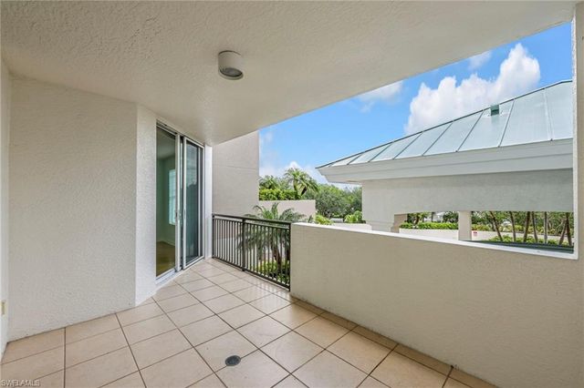 455 Cove Tower DR 303, Naples, FL 34110
