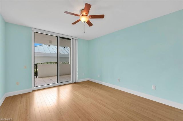 455 Cove Tower DR 303, Naples, FL 34110