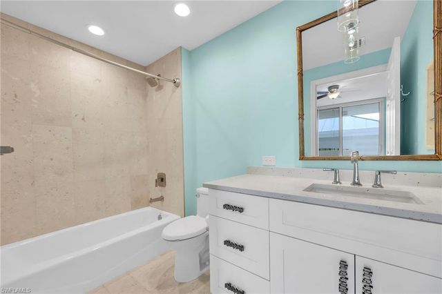 455 Cove Tower DR 303, Naples, FL 34110