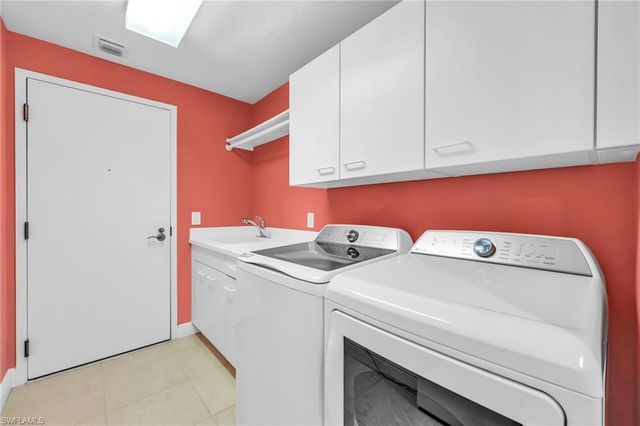 455 Cove Tower DR 303, Naples, FL 34110