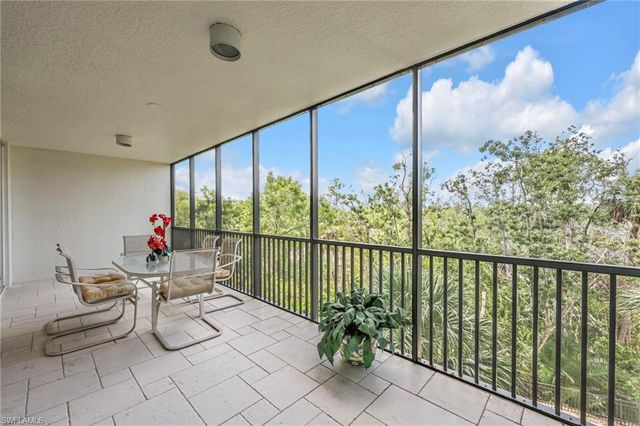 455 Cove Tower DR 303, Naples, FL 34110