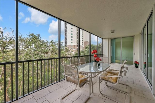 455 Cove Tower DR 303, Naples, FL 34110