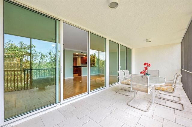 455 Cove Tower DR 303, Naples, FL 34110