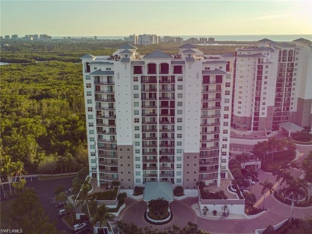 455 Cove Tower DR 303, Naples, FL 34110