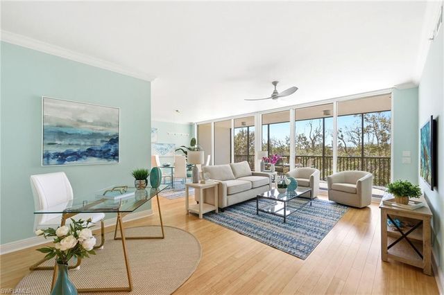 455 Cove Tower DR 303, Naples, FL 34110