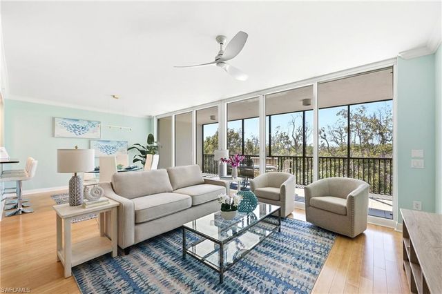 455 Cove Tower DR 303, Naples, FL 34110