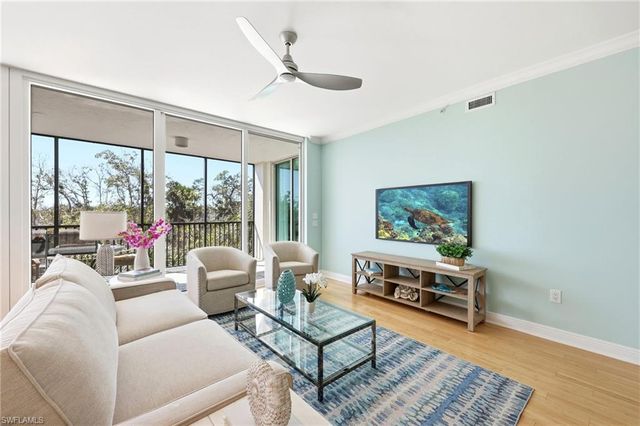 455 Cove Tower DR 303, Naples, FL 34110