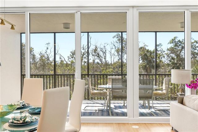 455 Cove Tower DR 303, Naples, FL 34110