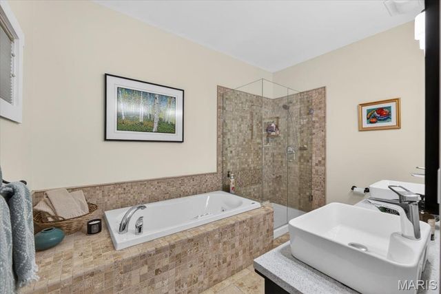 12839 Huntercreek Road, St Louis, MO 63131