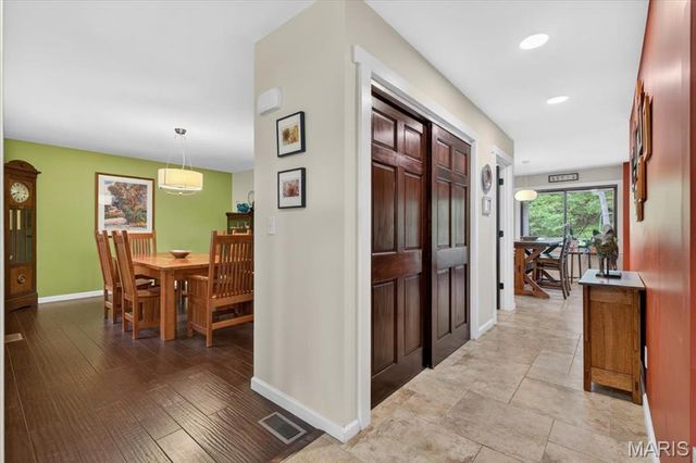 12839 Huntercreek Road, St Louis, MO 63131