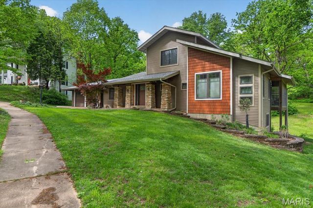 12839 Huntercreek Road, St Louis, MO 63131
