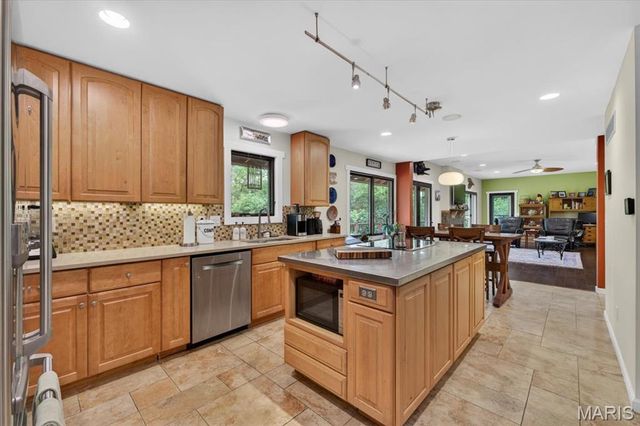 12839 Huntercreek Road, St Louis, MO 63131