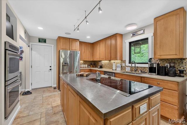 12839 Huntercreek Road, St Louis, MO 63131