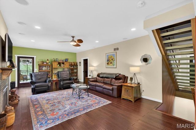 12839 Huntercreek Road, St Louis, MO 63131