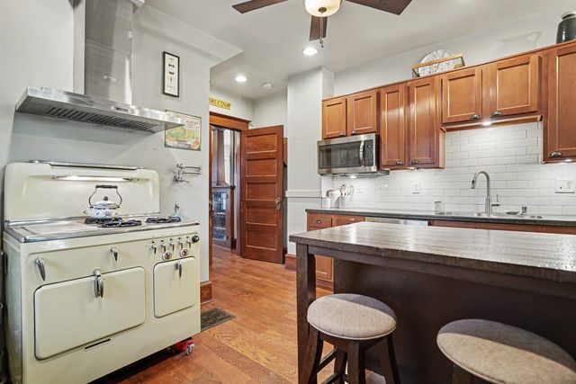 537 W 9th Street, Davenport, IA 52803