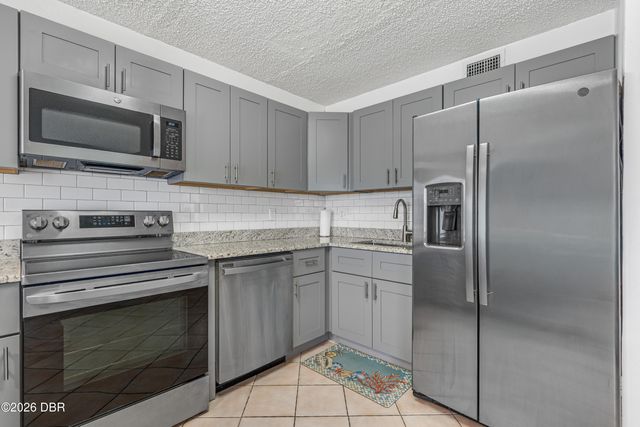 405 N Halifax Ave Apt 105, Daytona Beach, FL 32118