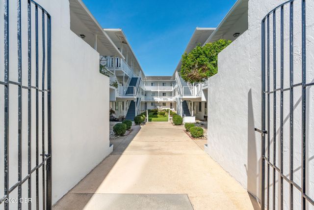 405 N Halifax Ave Apt 105, Daytona Beach, FL 32118