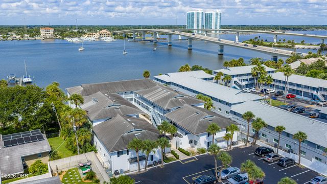 405 N Halifax Ave Apt 105, Daytona Beach, FL 32118