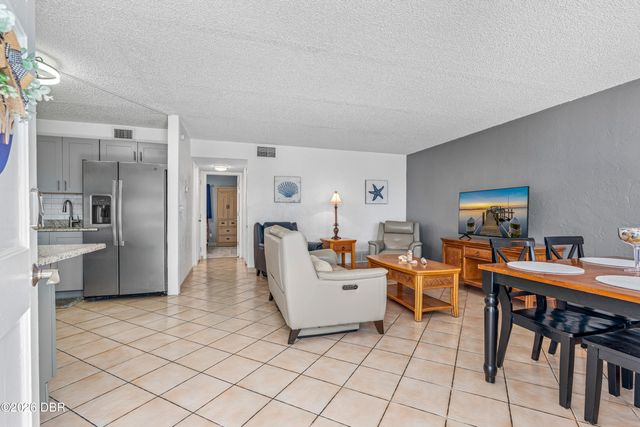 405 N Halifax Ave Apt 105, Daytona Beach, FL 32118