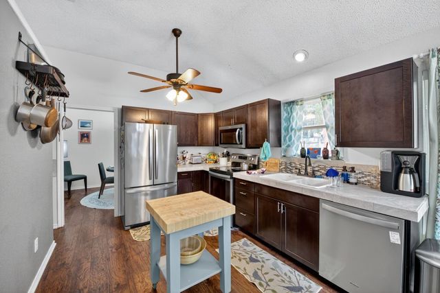 420 Meadowcrest Drive, Azle, TX 76020