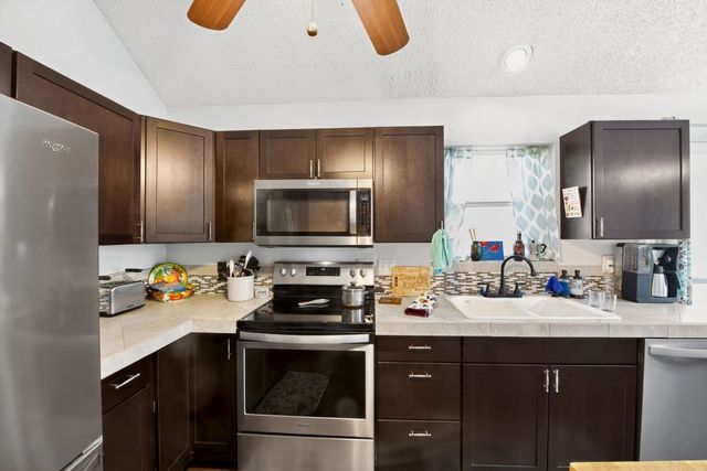 420 Meadowcrest Drive, Azle, TX 76020