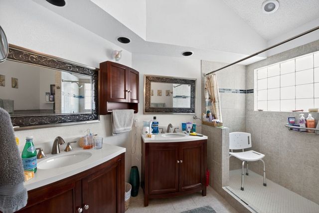 420 Meadowcrest Drive, Azle, TX 76020