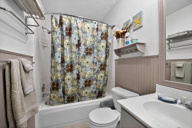 420 Meadowcrest Drive, Azle, TX 76020