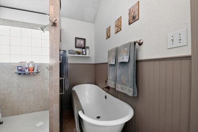 420 Meadowcrest Drive, Azle, TX 76020