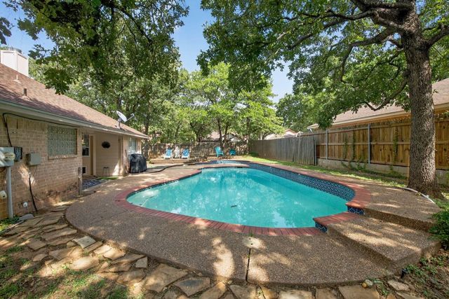 420 Meadowcrest Drive, Azle, TX 76020