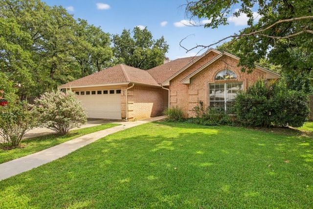 420 Meadowcrest Drive, Azle, TX 76020