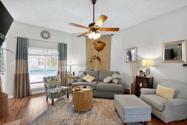 420 Meadowcrest Drive, Azle, TX 76020