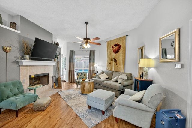 420 Meadowcrest Drive, Azle, TX 76020