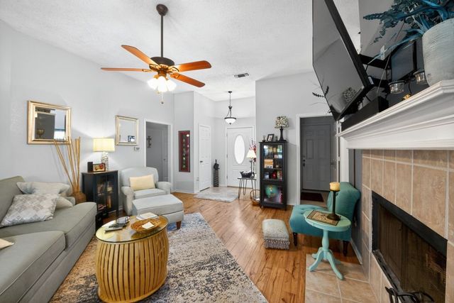 420 Meadowcrest Drive, Azle, TX 76020