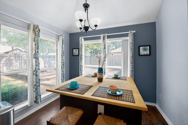 420 Meadowcrest Drive, Azle, TX 76020