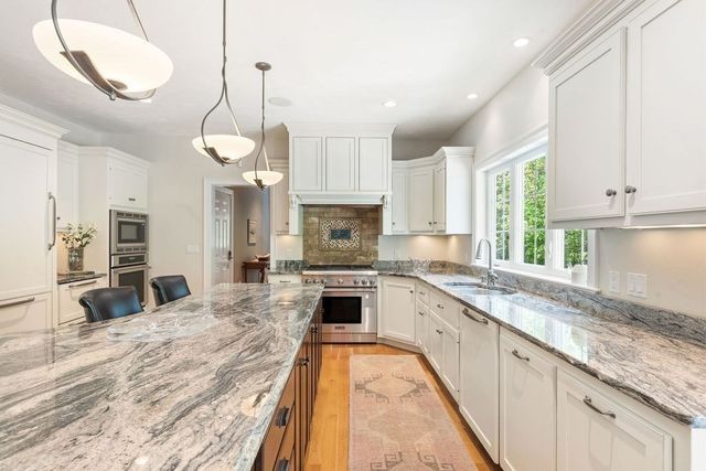 39 Opal Cir, Franklin, MA 02038
