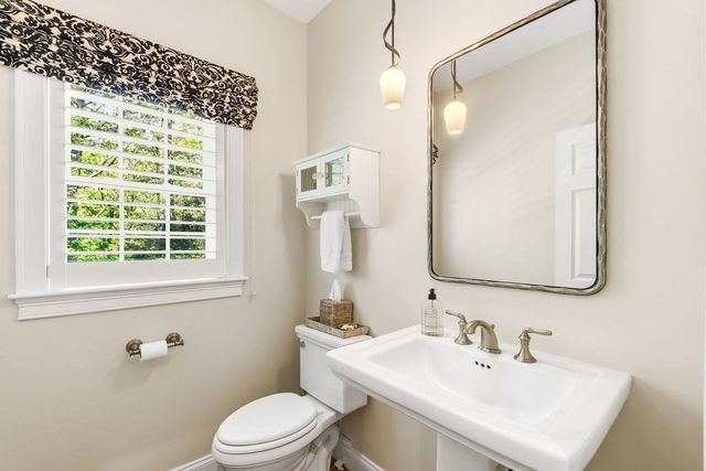 39 Opal Cir, Franklin, MA 02038