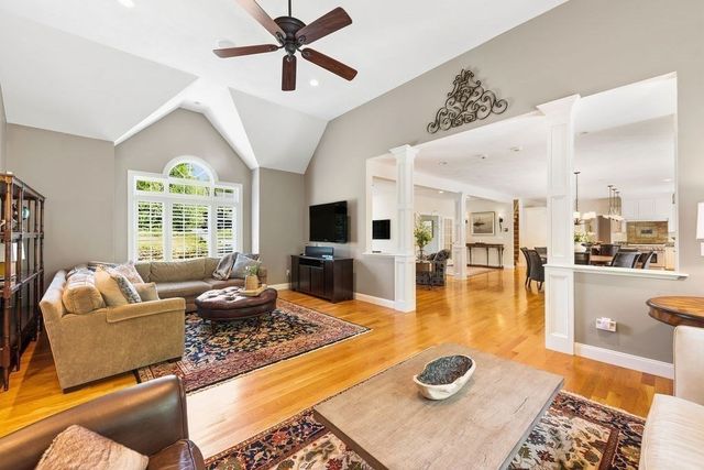 39 Opal Cir, Franklin, MA 02038